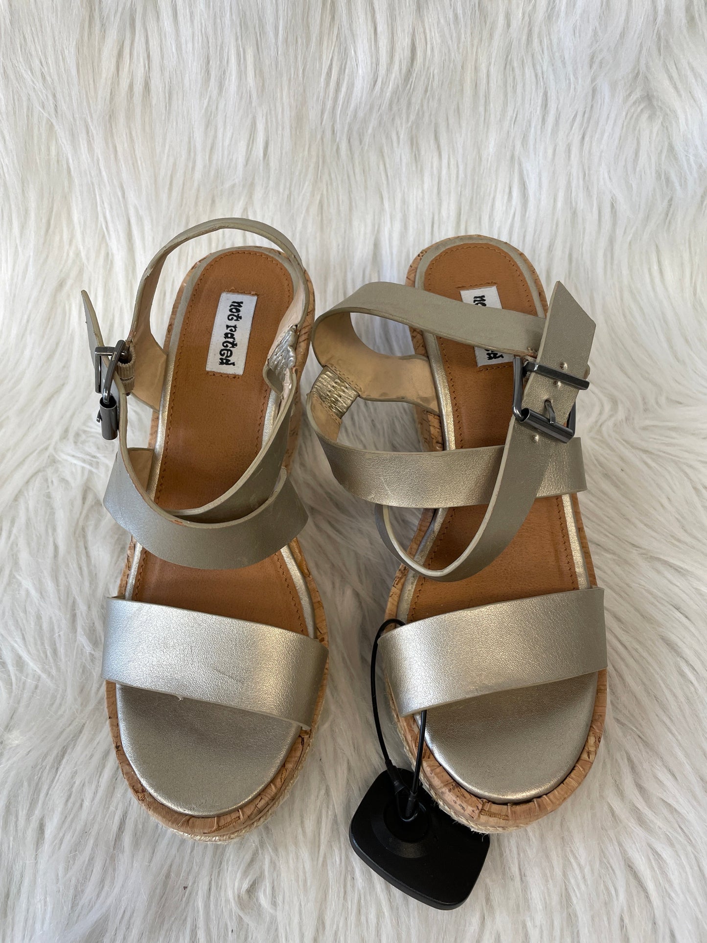 Gold & White Sandals Heels Wedge Not Rated, Size 7