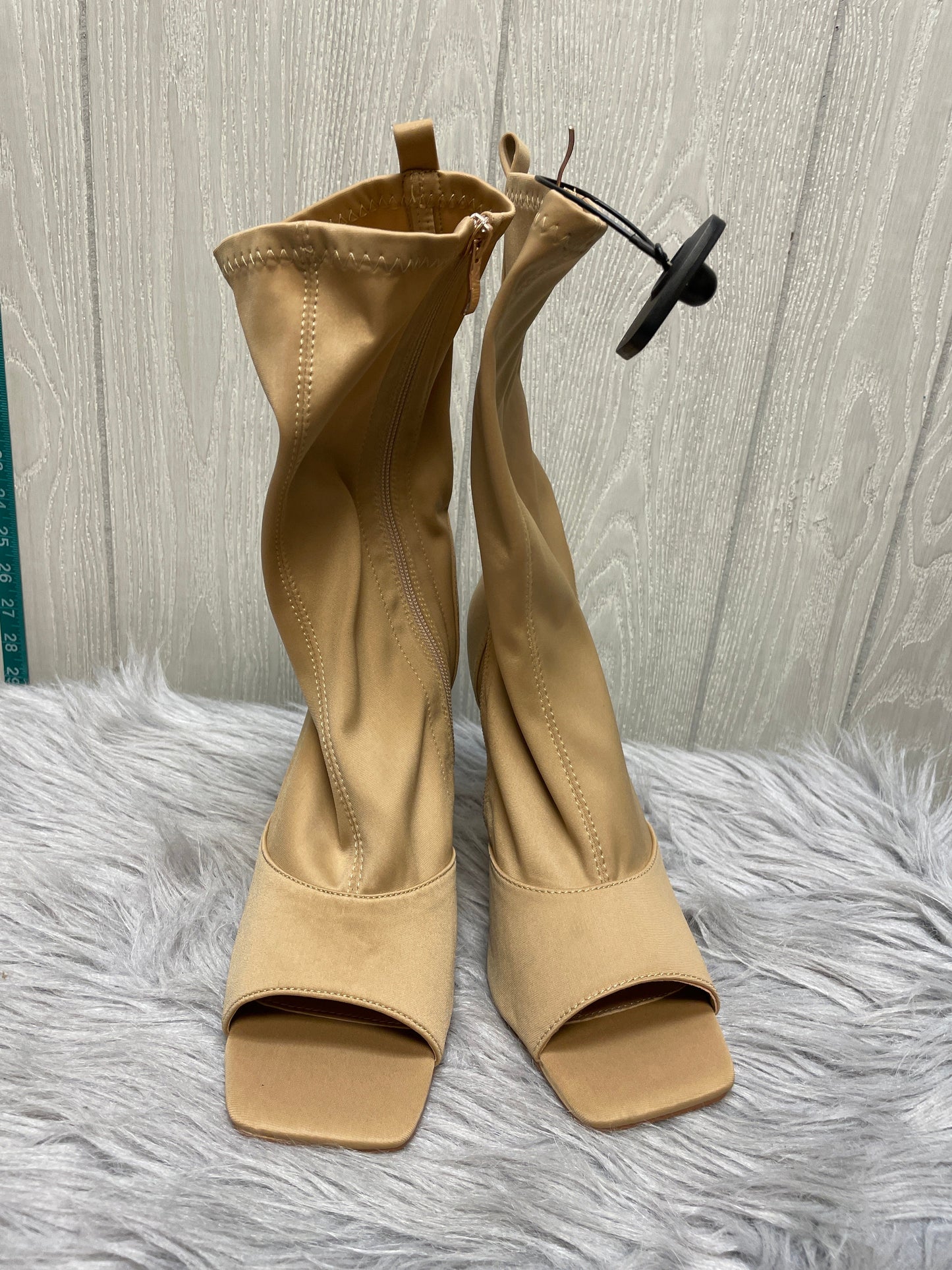 Sandals Heels Stiletto By Clothes Mentor In Tan, Size: 9