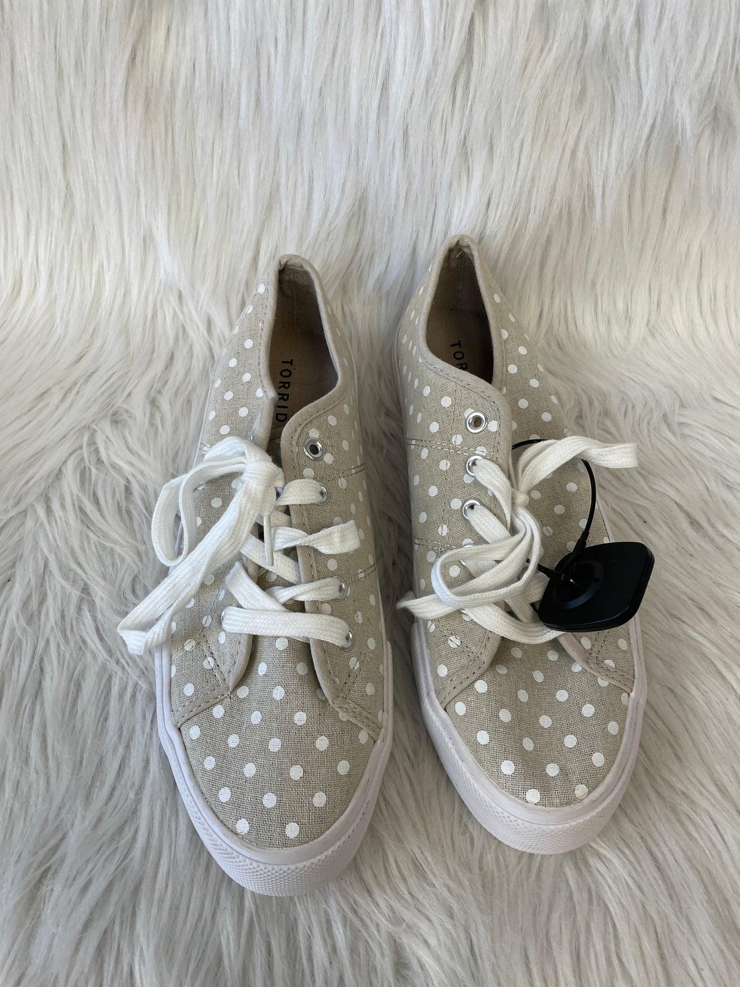 Shoes Sneakers By Torrid In Polkadot Pattern, Size: 9