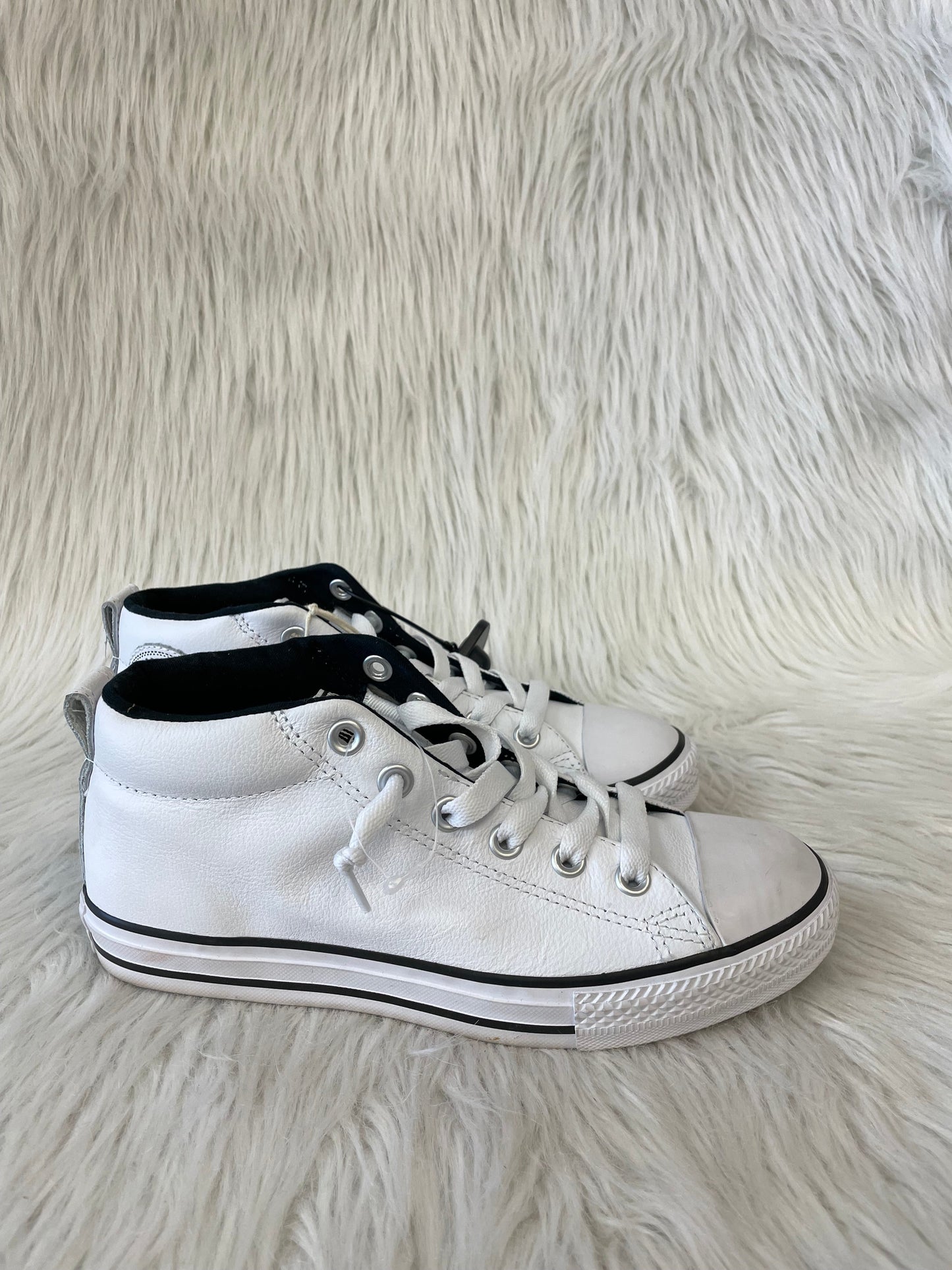 Shoes Sneakers By Converse In White, Size: 6.5