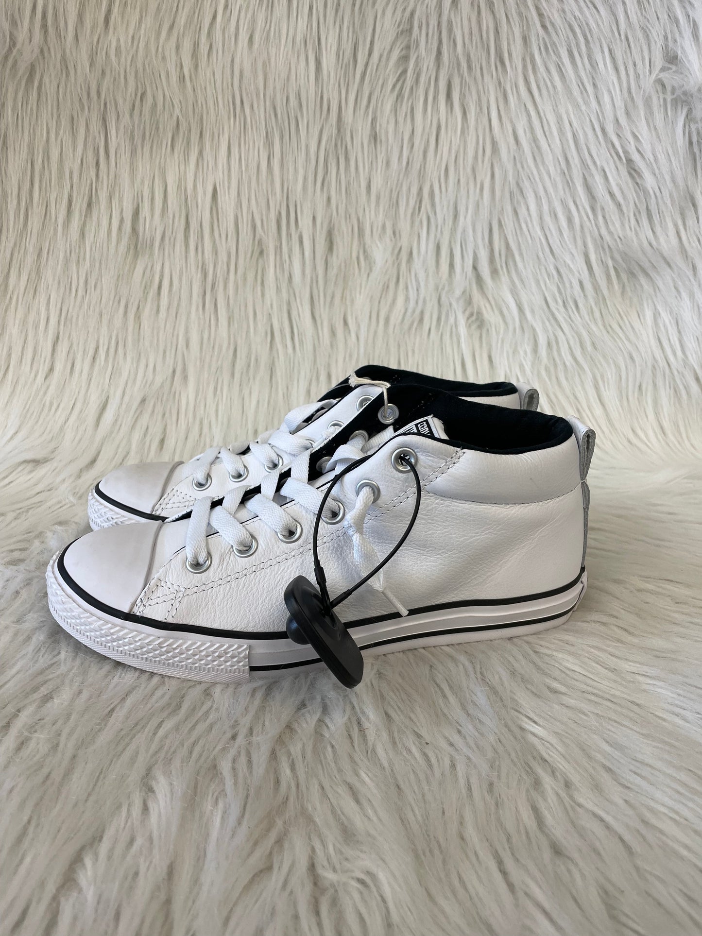 Shoes Sneakers By Converse In White, Size: 6.5