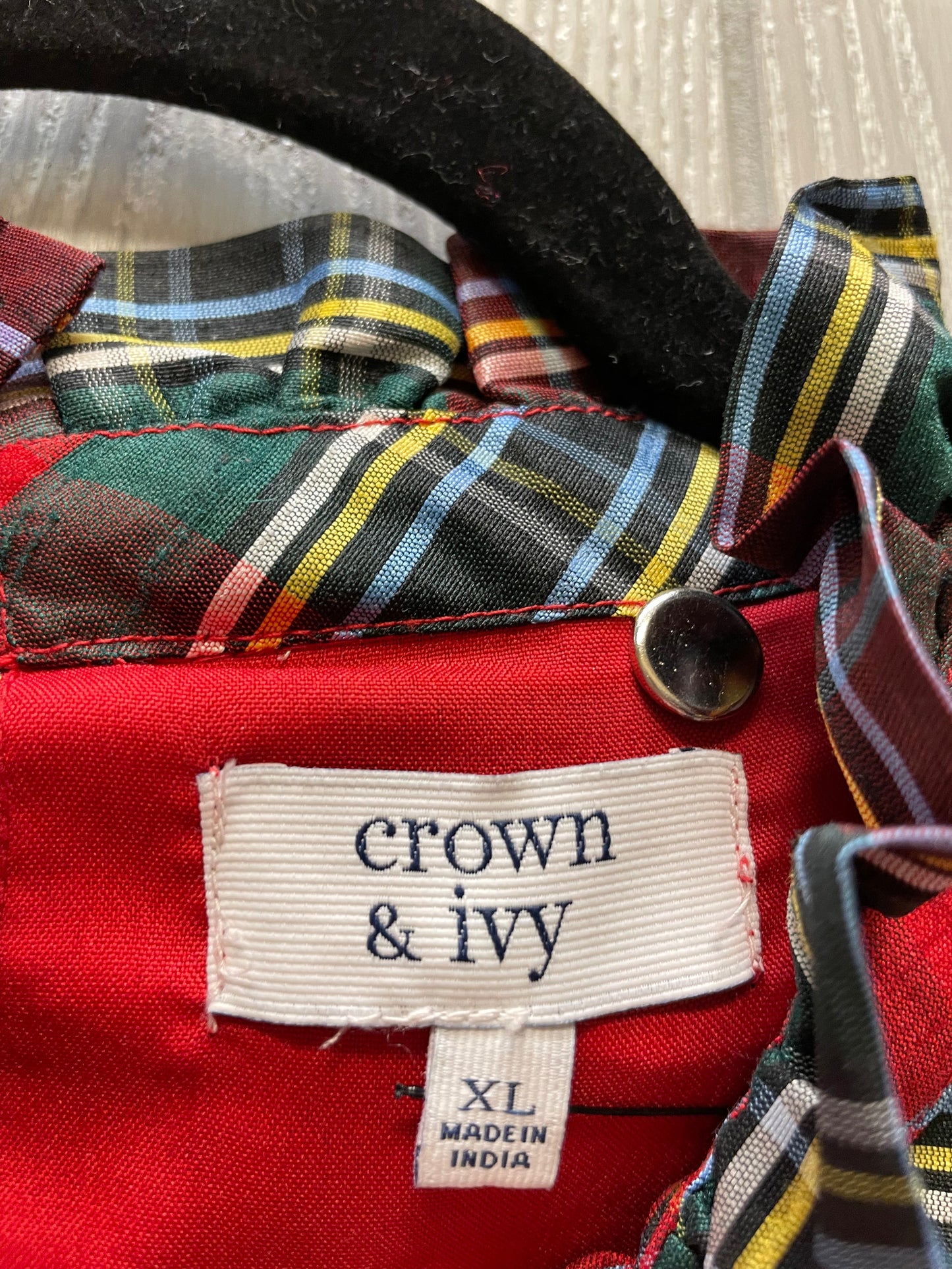 Top Short Sleeve By Crown And Ivy In Plaid Pattern, Size: Xl