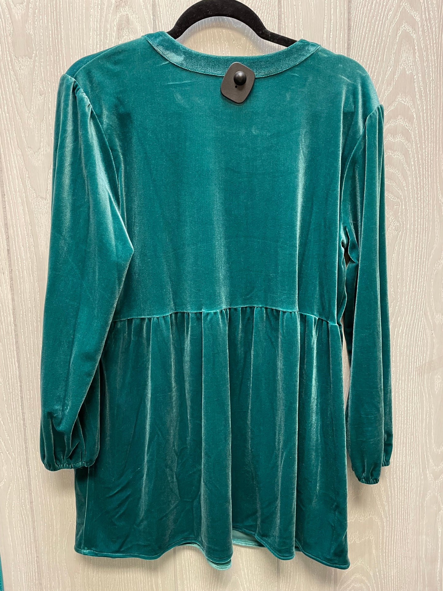 Top Long Sleeve By Clothes Mentor In Green, Size: L