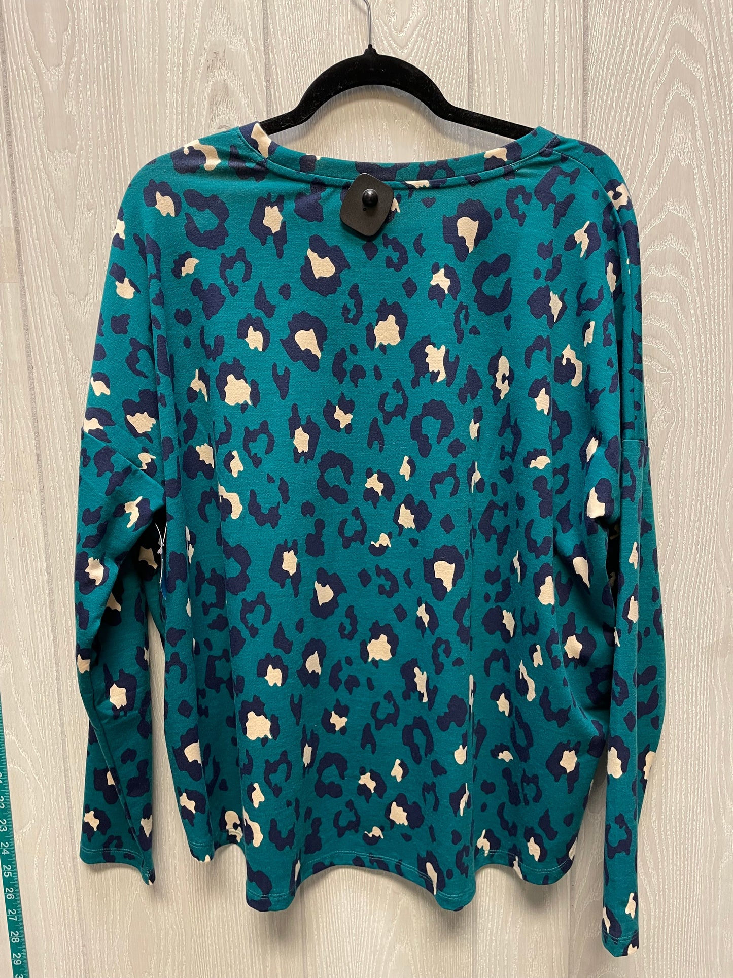 Top Long Sleeve By Crown And Ivy In Green, Size: Xl