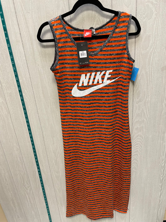 Athletic Dress By Nike Apparel In Striped Pattern, Size: M