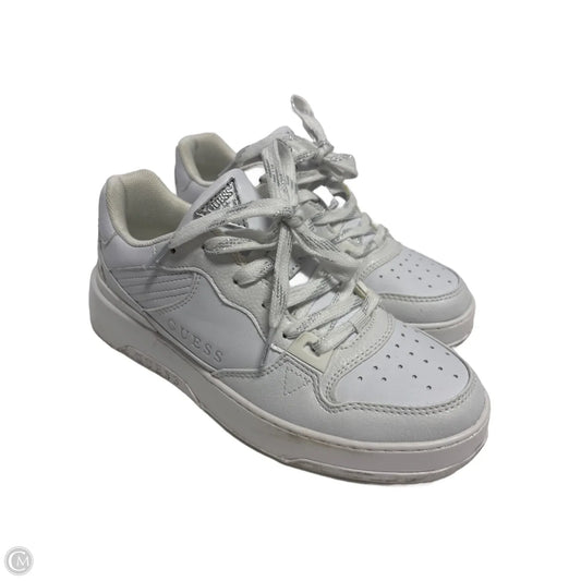 Shoes Sneakers By Guess In White, Size: 7.5