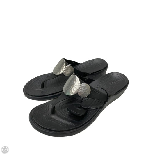 Sandals Flats By Crocs In Black, Size: 11