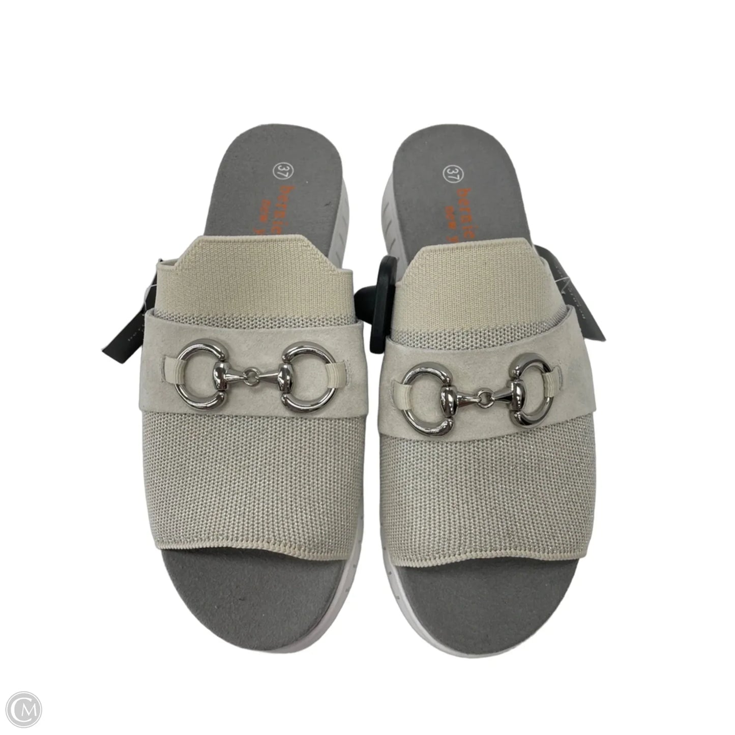 Sandals Flats By Bernie Mev In Beige, Size: 6.5