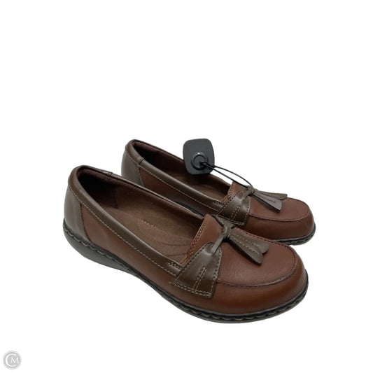 Shoes Flats By Clarks In Brown, Size: 6.5
