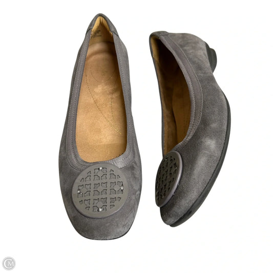 Shoes Flats By Clarks In Grey, Size: 8