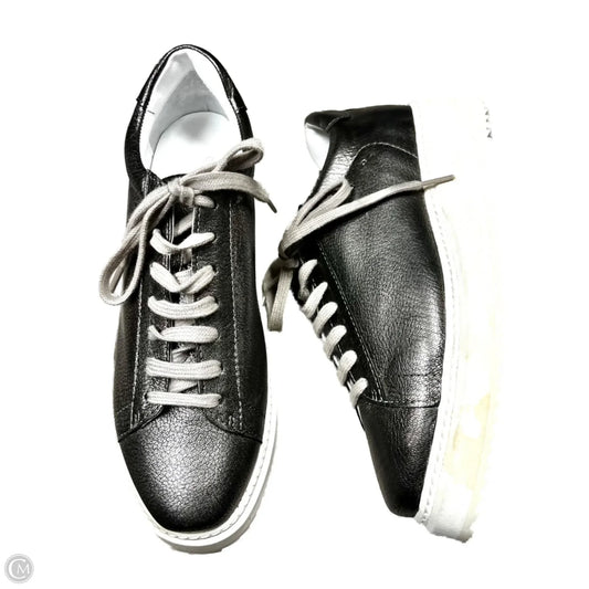 Shoes Sneakers By Homers Artisan In Silver, Size: 7