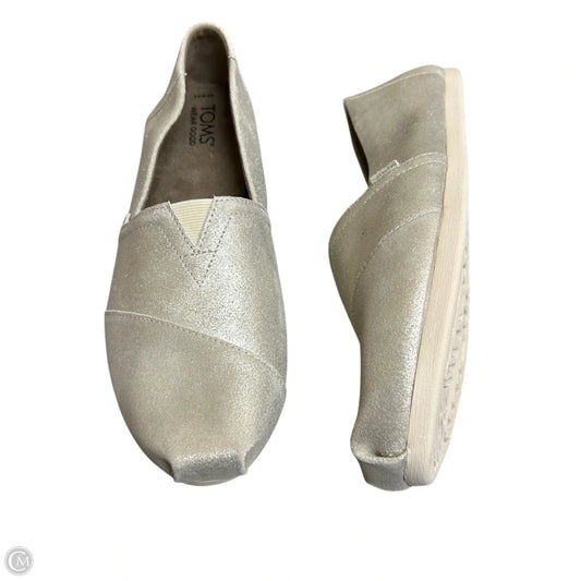 Shoes Flats By Toms In Gold, Size: 9.5