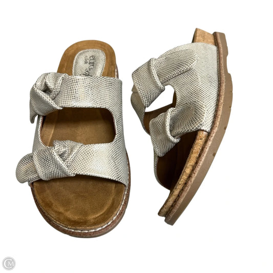 Sandals Flats By Sofft In Gold, Size: 6