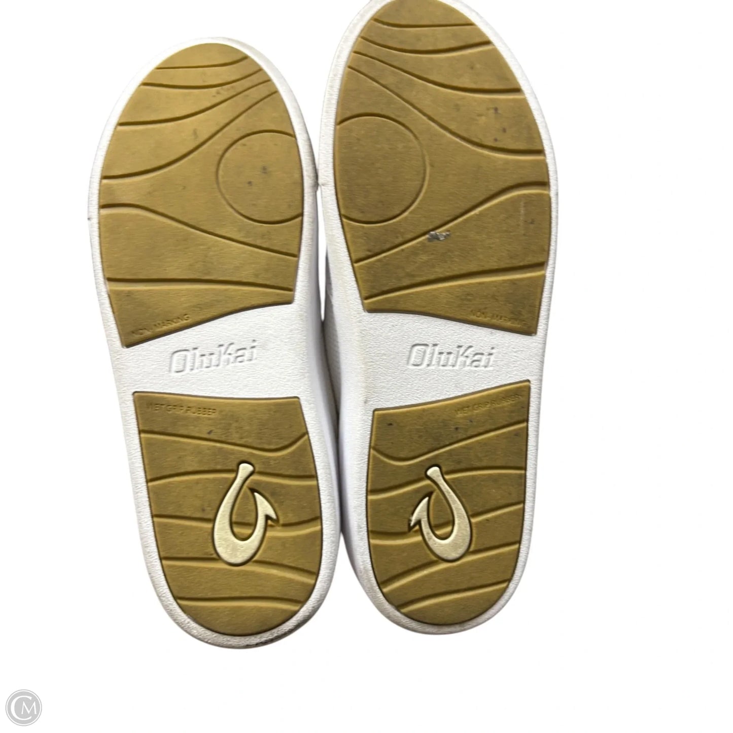 Shoes Sneakers By Olukai In White, Size: 7.5