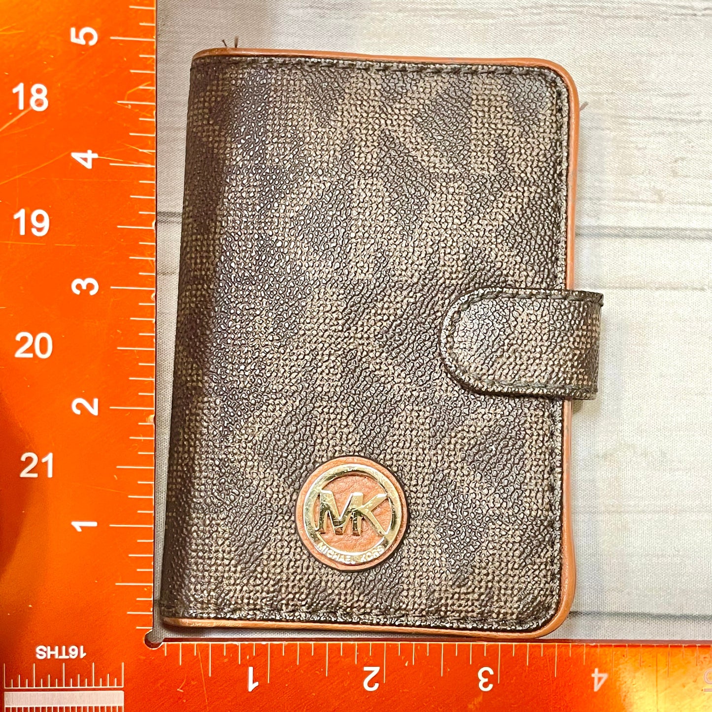 Wallet Designer By Michael Kors  Size: Large