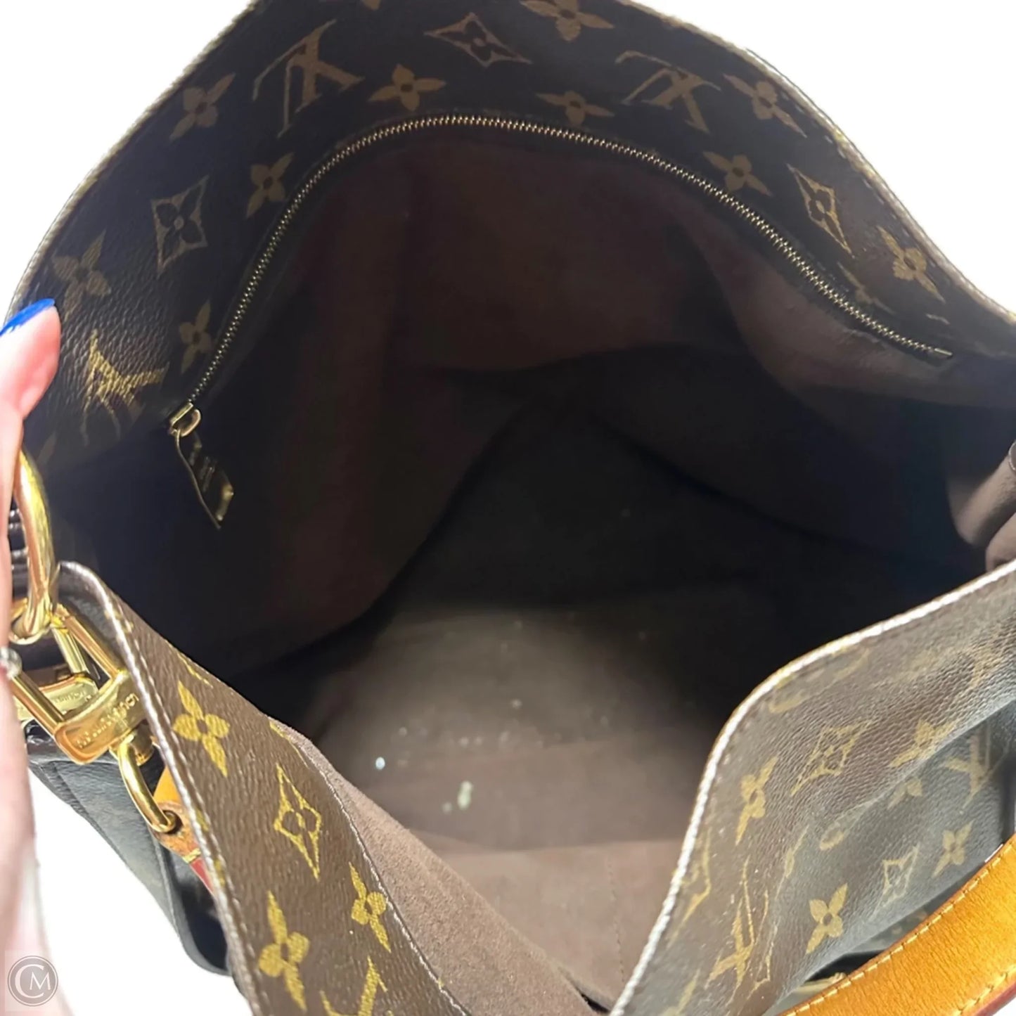 Handbag Luxury Designer By Louis Vuitton, Size: Medium