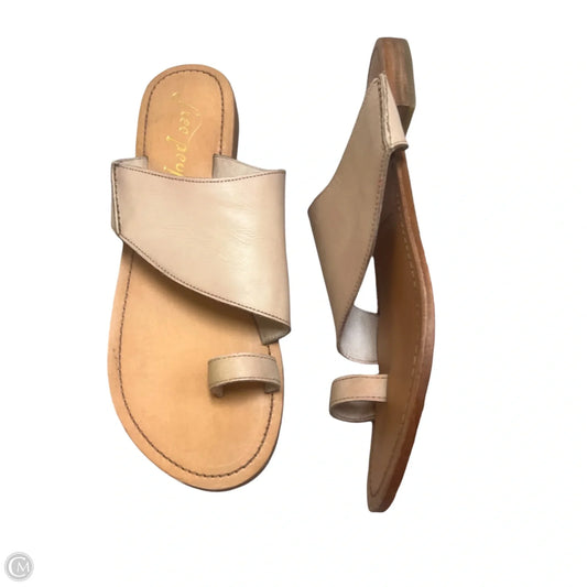 Sandals Flats By Free People In Tan, Size: 10.5
