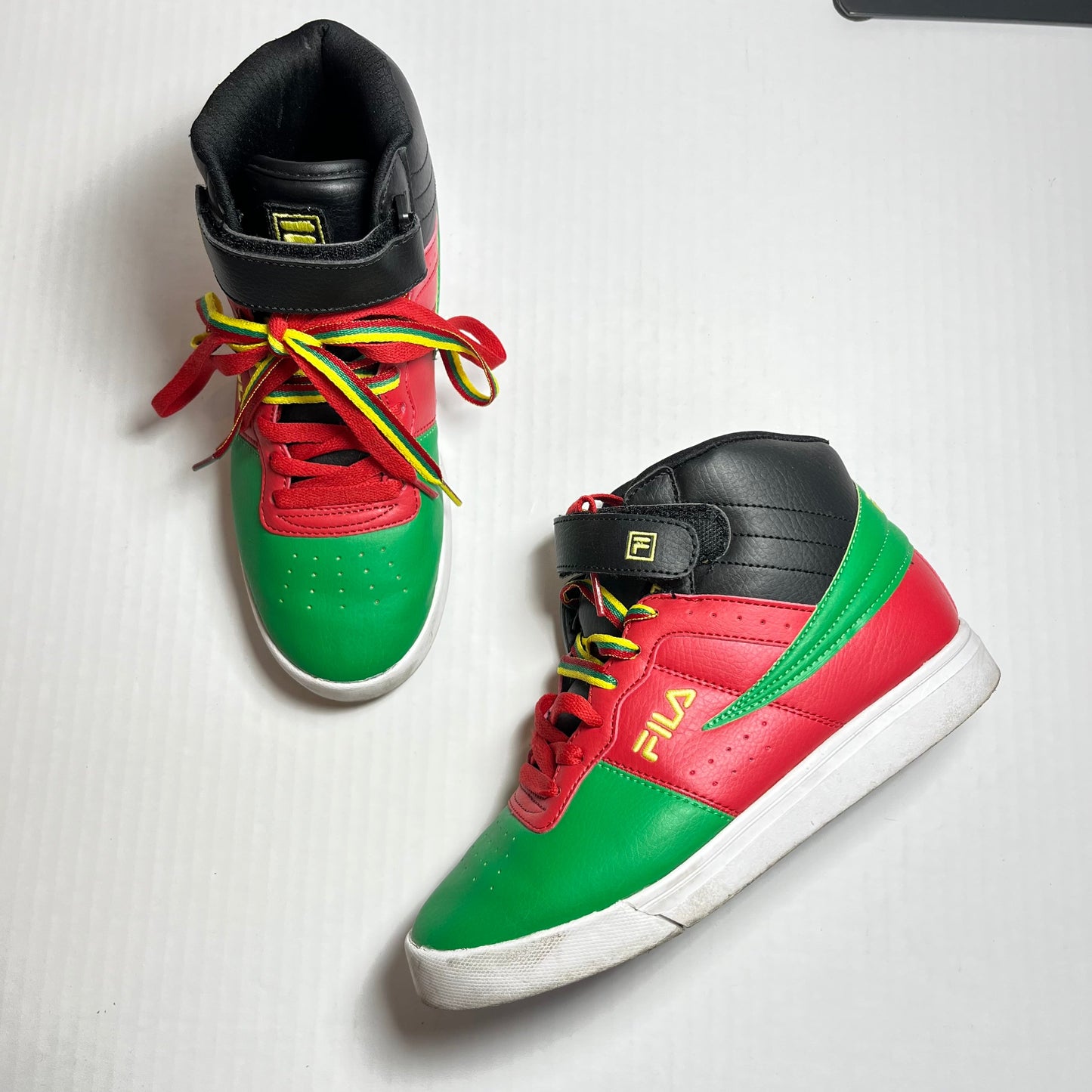 Shoes Sneakers By Fila In Green & Red, Size: 5.5