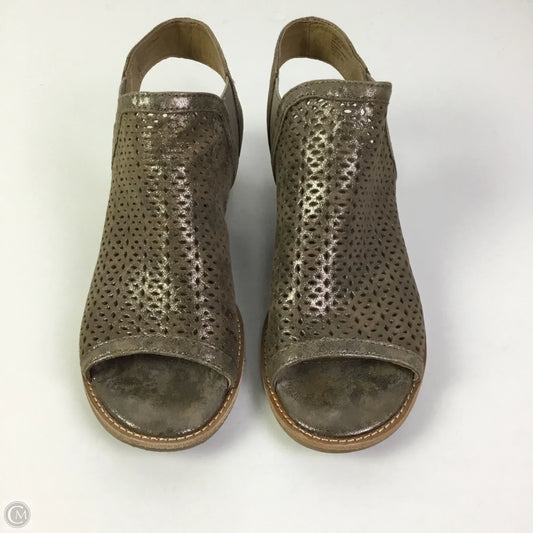 Sandals Flats By Sofft In Brown, Size: 7.5