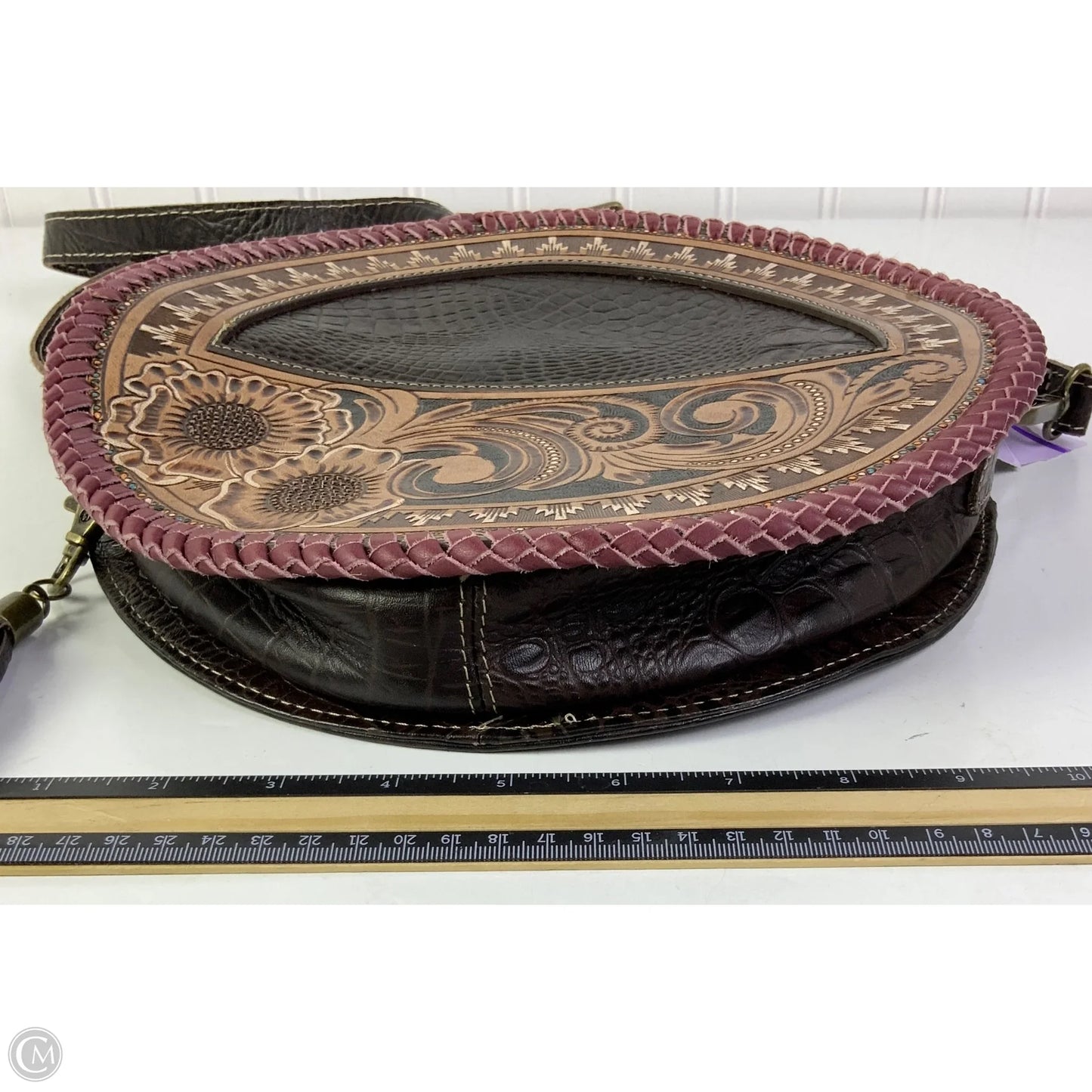 Crossbody By Clothes Mentor, Size: Medium