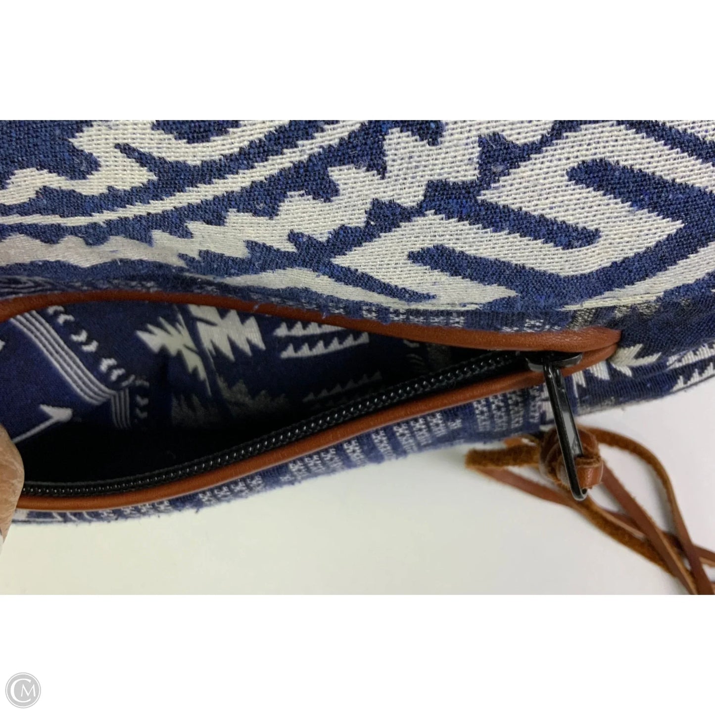 Crossbody By Clothes Mentor, Size: Large