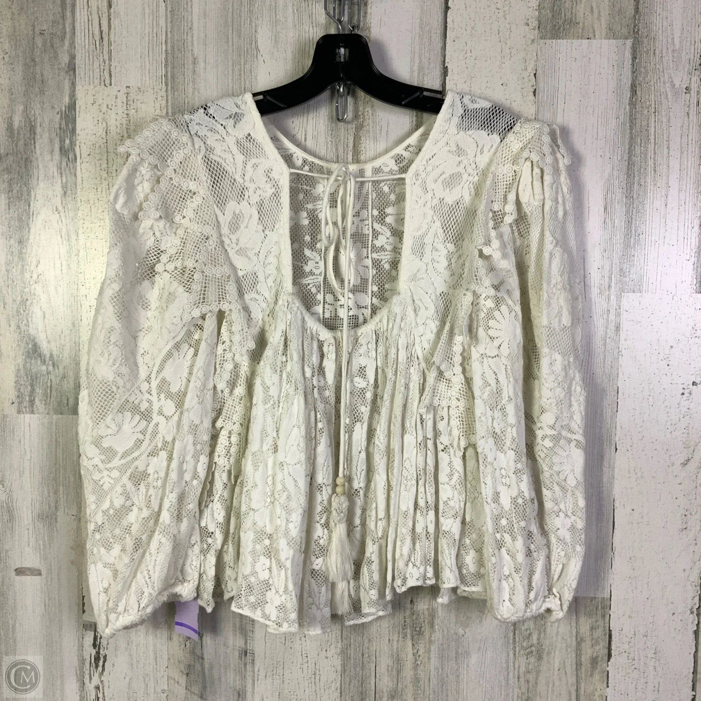 Top Long Sleeve By Clothes Mentor In White, Size: S