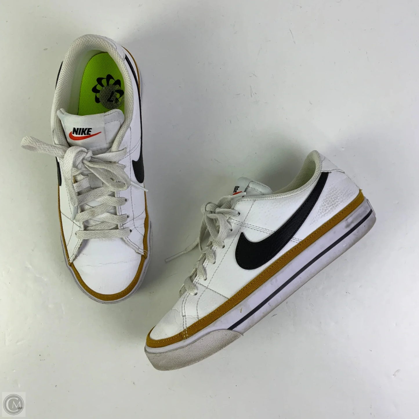 Shoes Sneakers By Nike In White, Size: 7