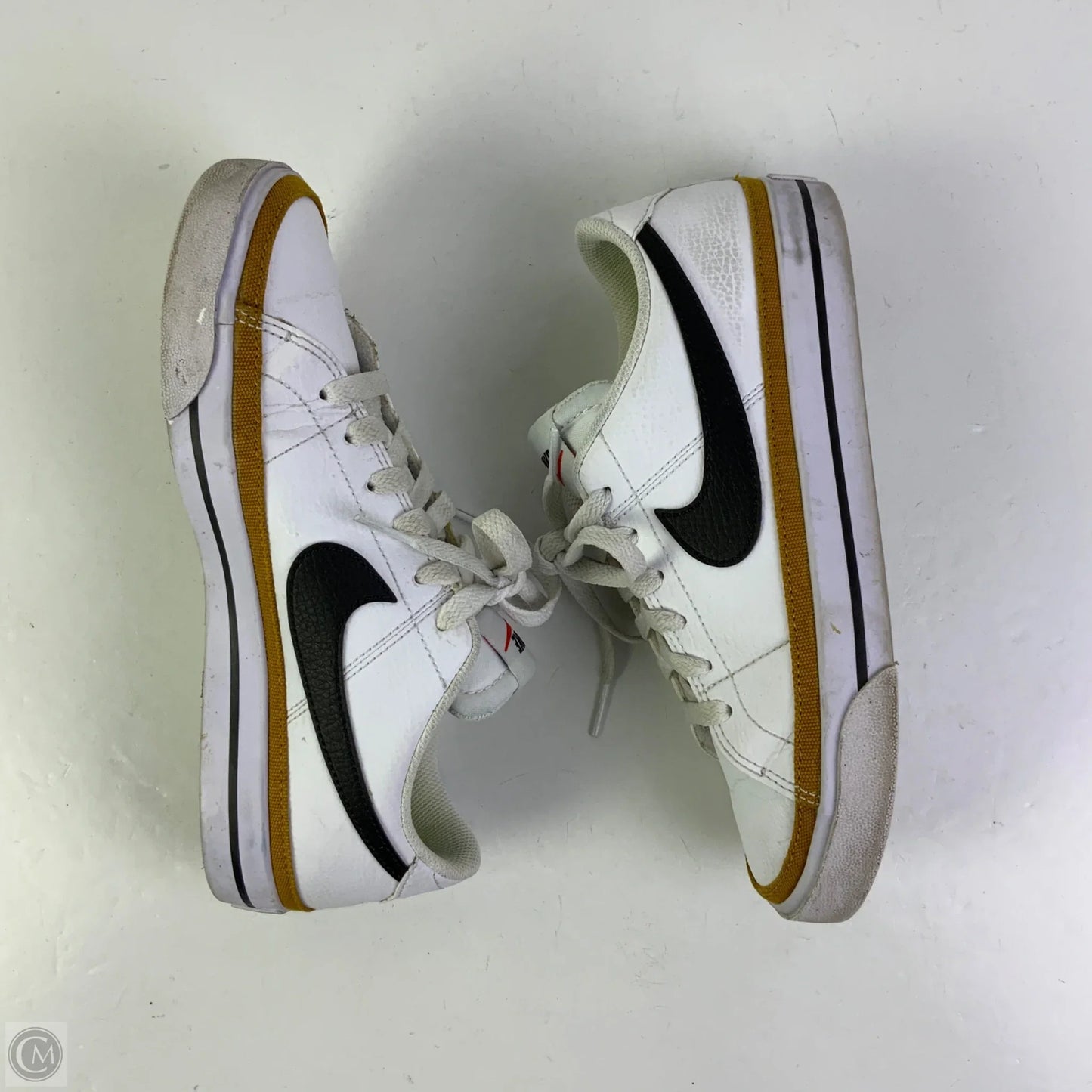 Shoes Sneakers By Nike In White, Size: 7
