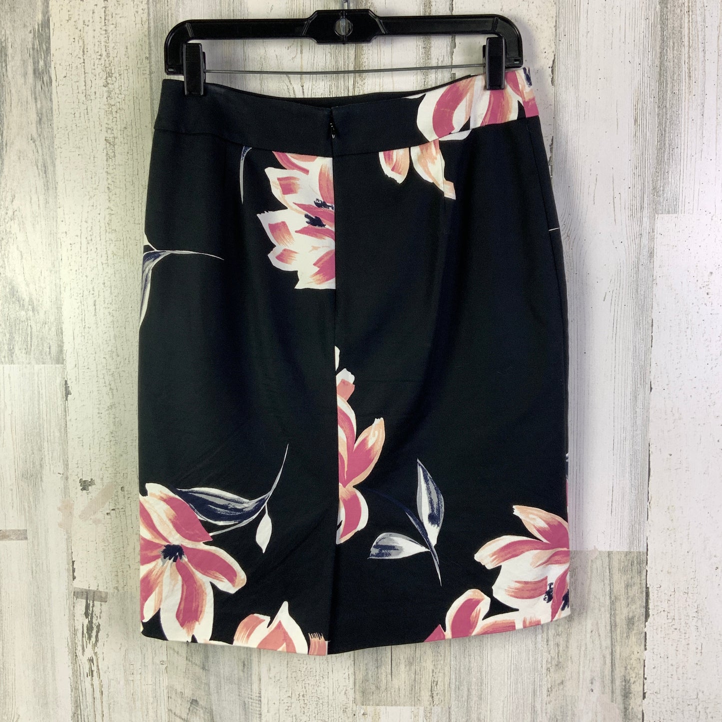 Skirt Mini & Short By Ann Taylor In Black & Pink, Size: 4