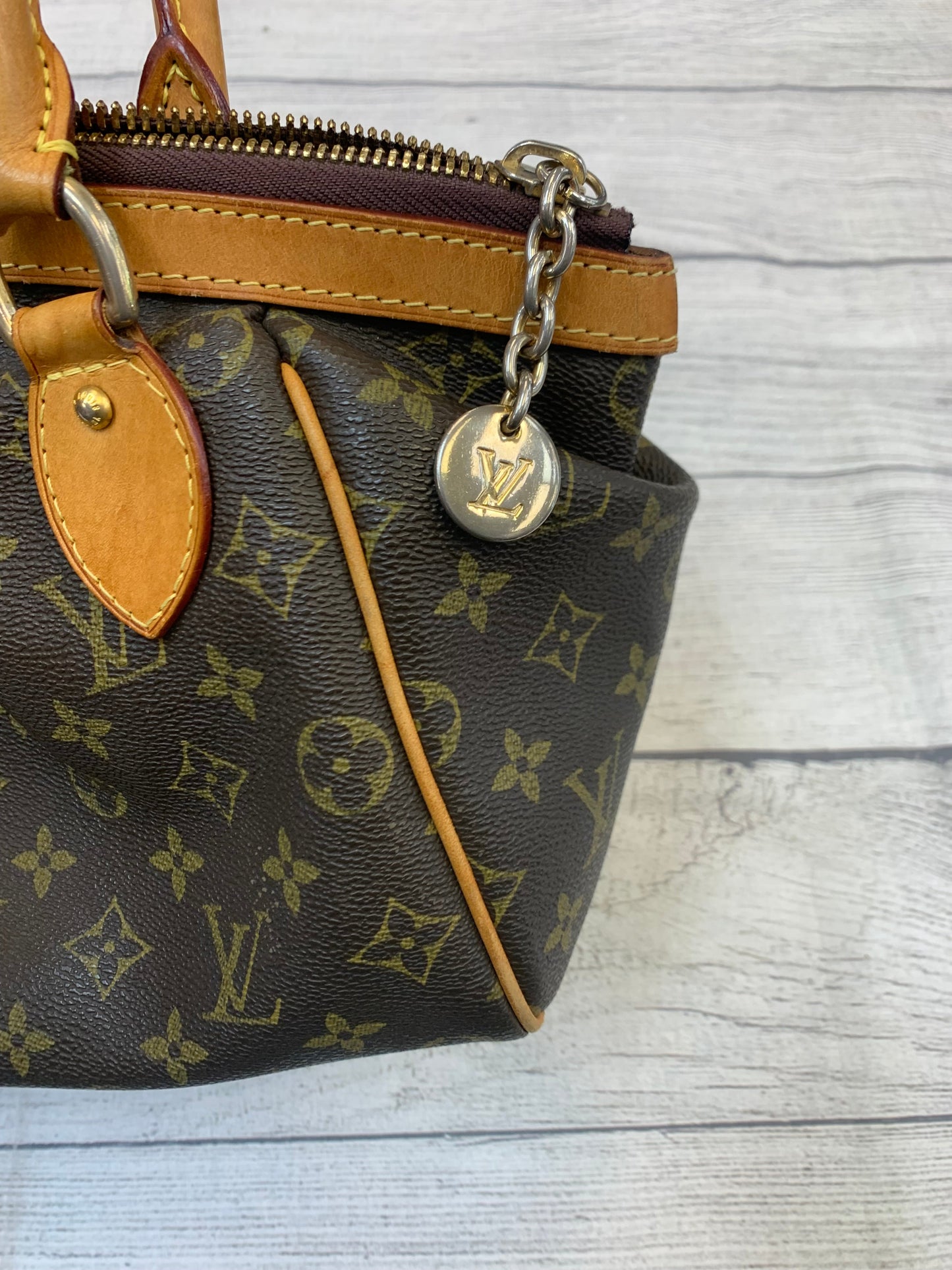 Handbag Designer By Louis Vuitton  Size: Small