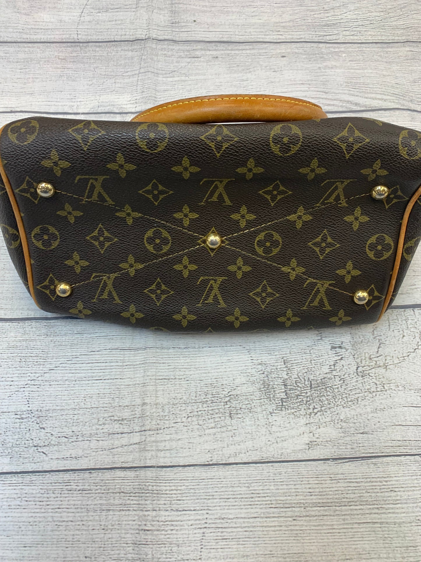 Handbag Designer By Louis Vuitton  Size: Small