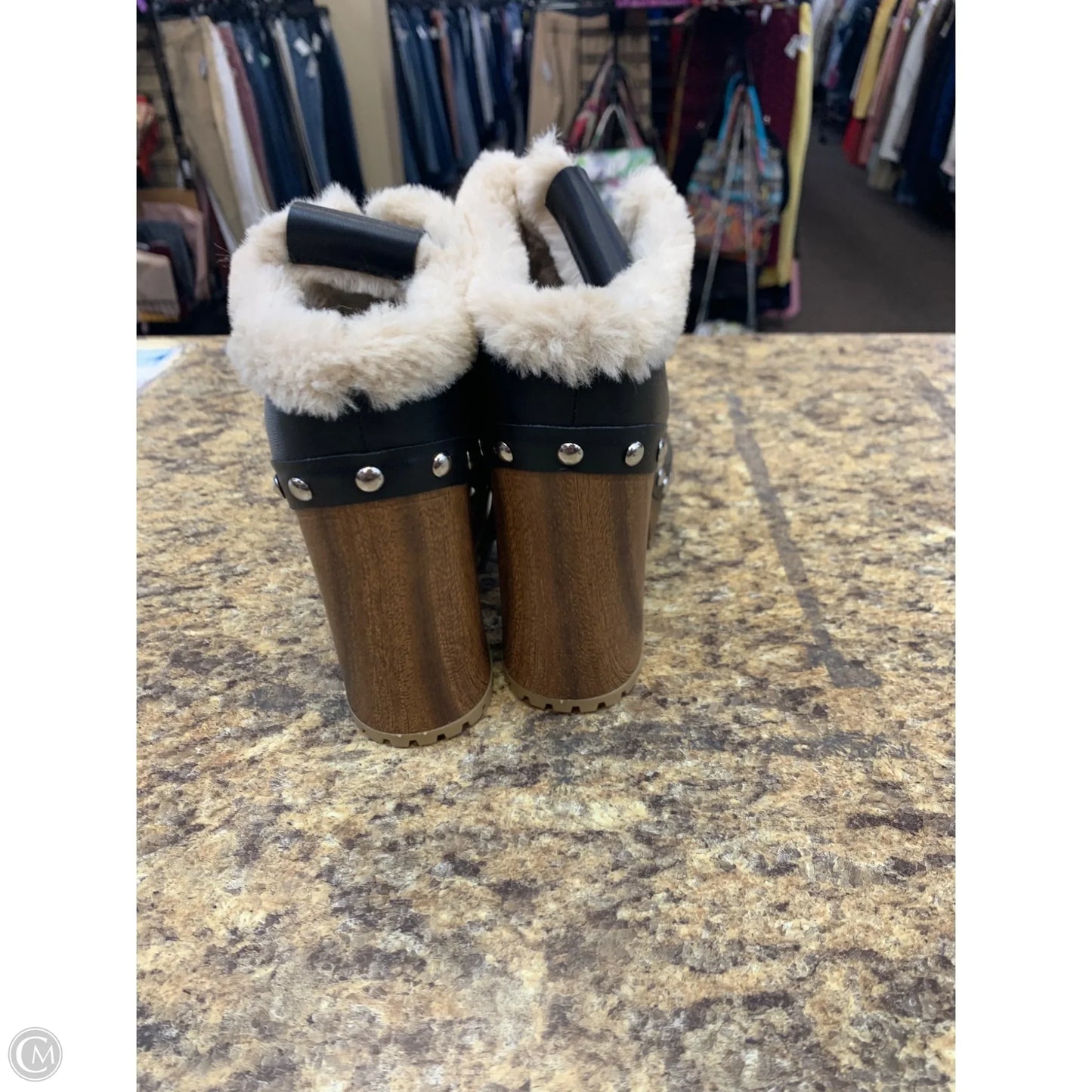 Boots Ankle Heels By Guess In Black & Cream, Size: 6