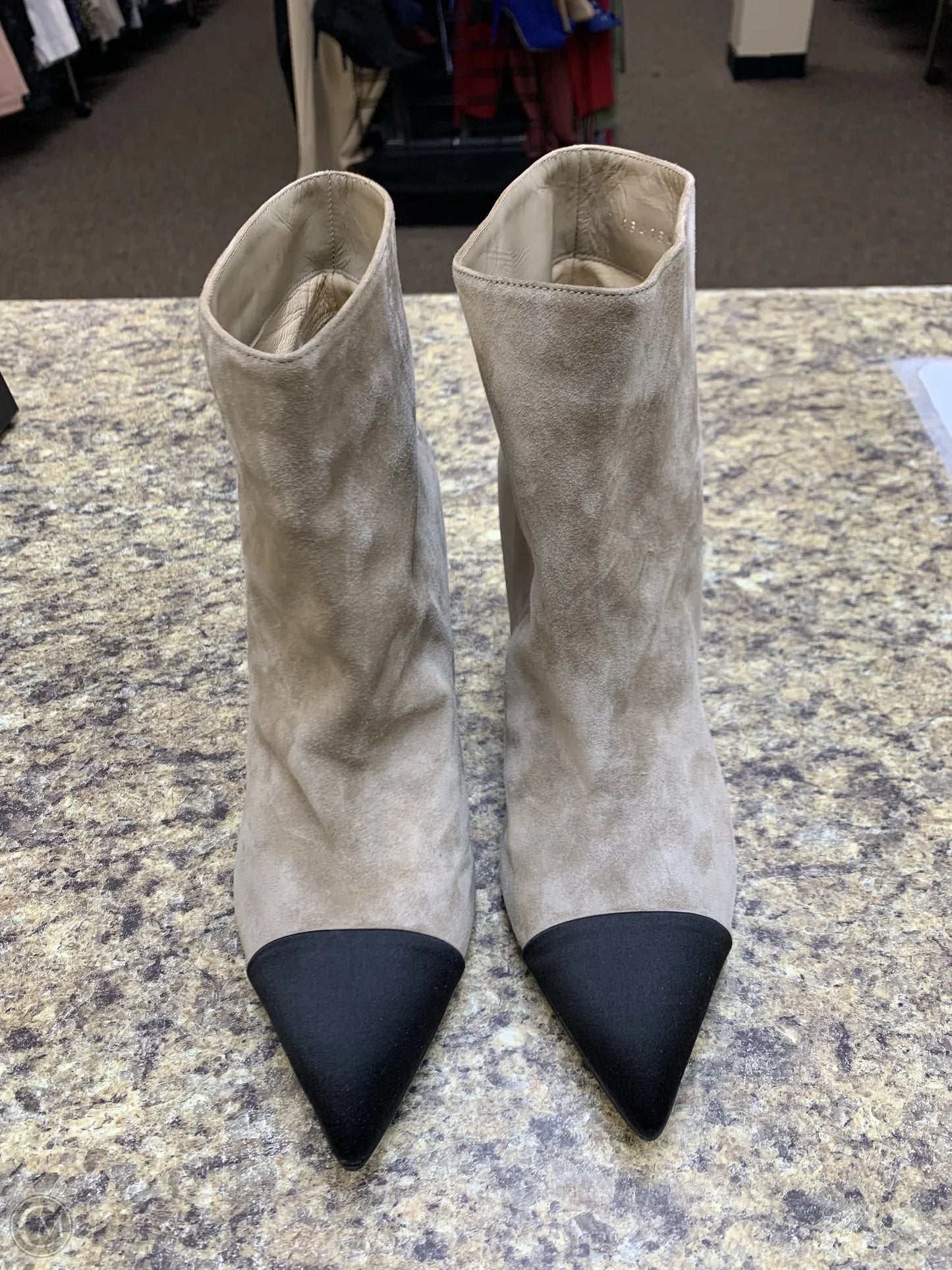 Shoes Luxury Designer By Chanel In Black & Cream, Size: 12