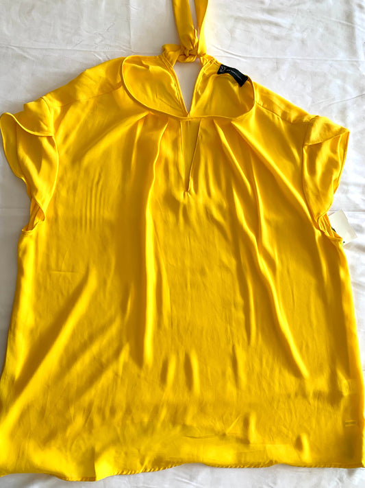 Top Short Sleeve By New York And Co In Yellow, Size: Xxl