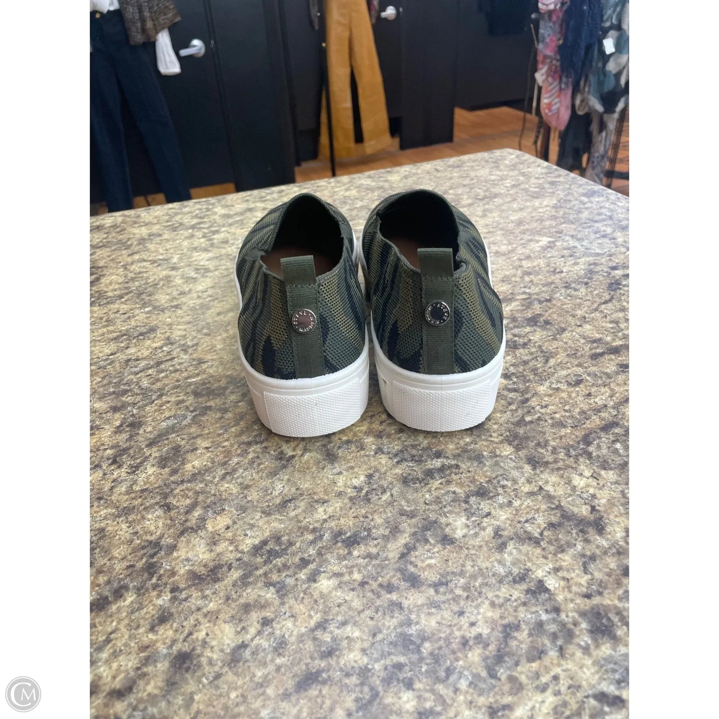 Shoes Sneakers By Steve Madden In Camouflage Print, Size: 7.5