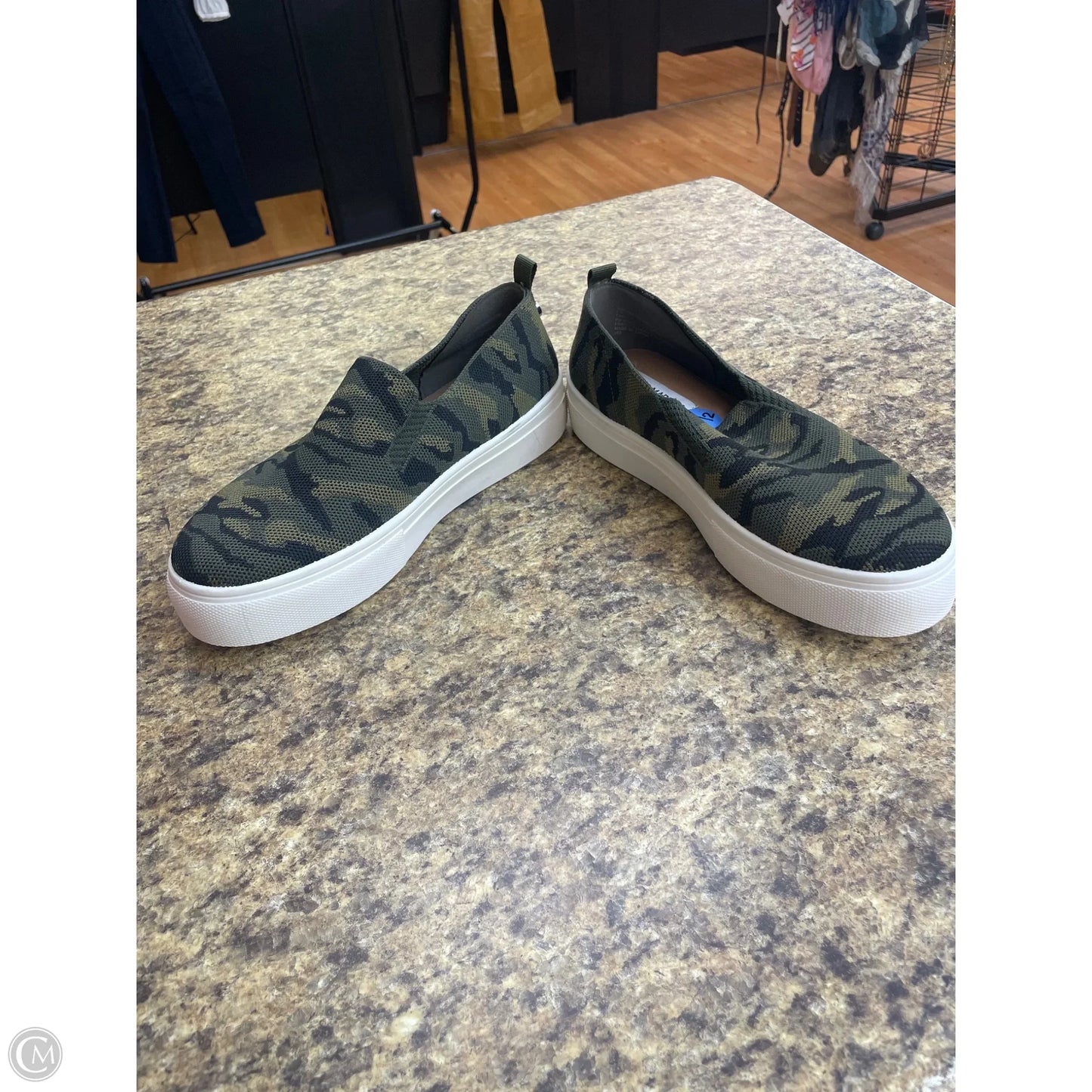 Shoes Sneakers By Steve Madden In Camouflage Print, Size: 7.5
