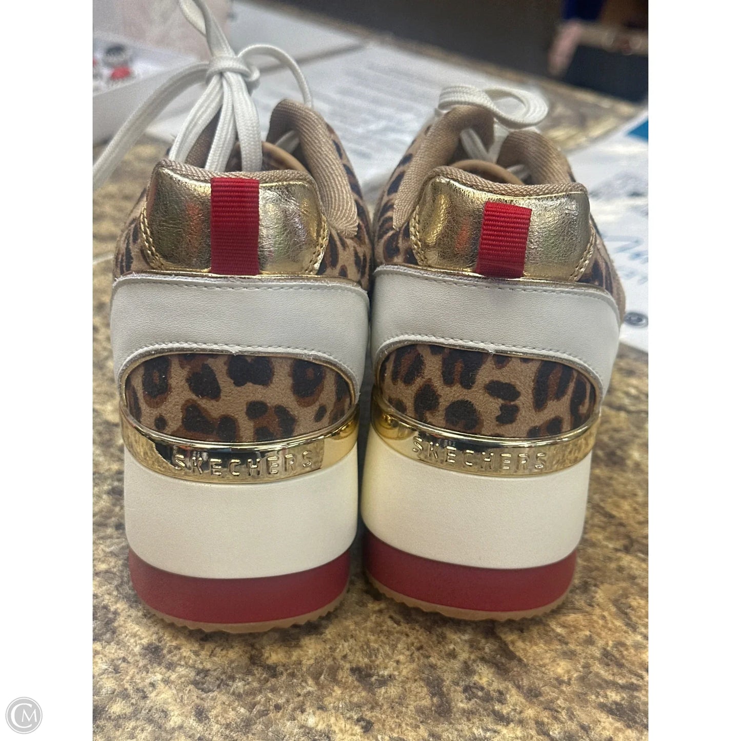 Shoes Sneakers By Skechers In Tan & White, Size: 9