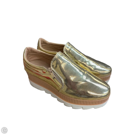 Shoes Hiking By Qupid In Gold, Size: 9