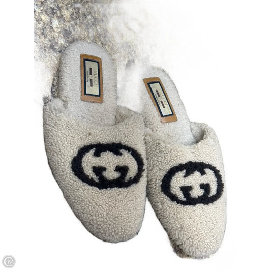 Slippers Luxury Designer By Gucci In Brown & Cream, Size: 9