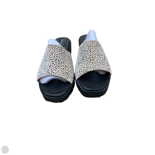 Sandals Flats By Dirty Laundry In Animal Print, Size: 11
