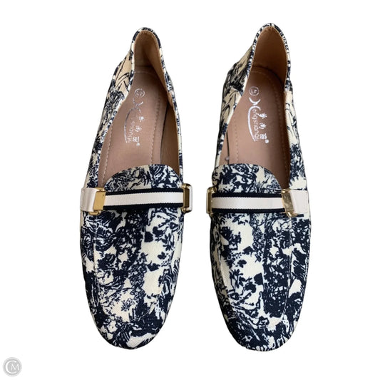 Shoes Flats By Cmf In Black & Cream, Size: 9.5
