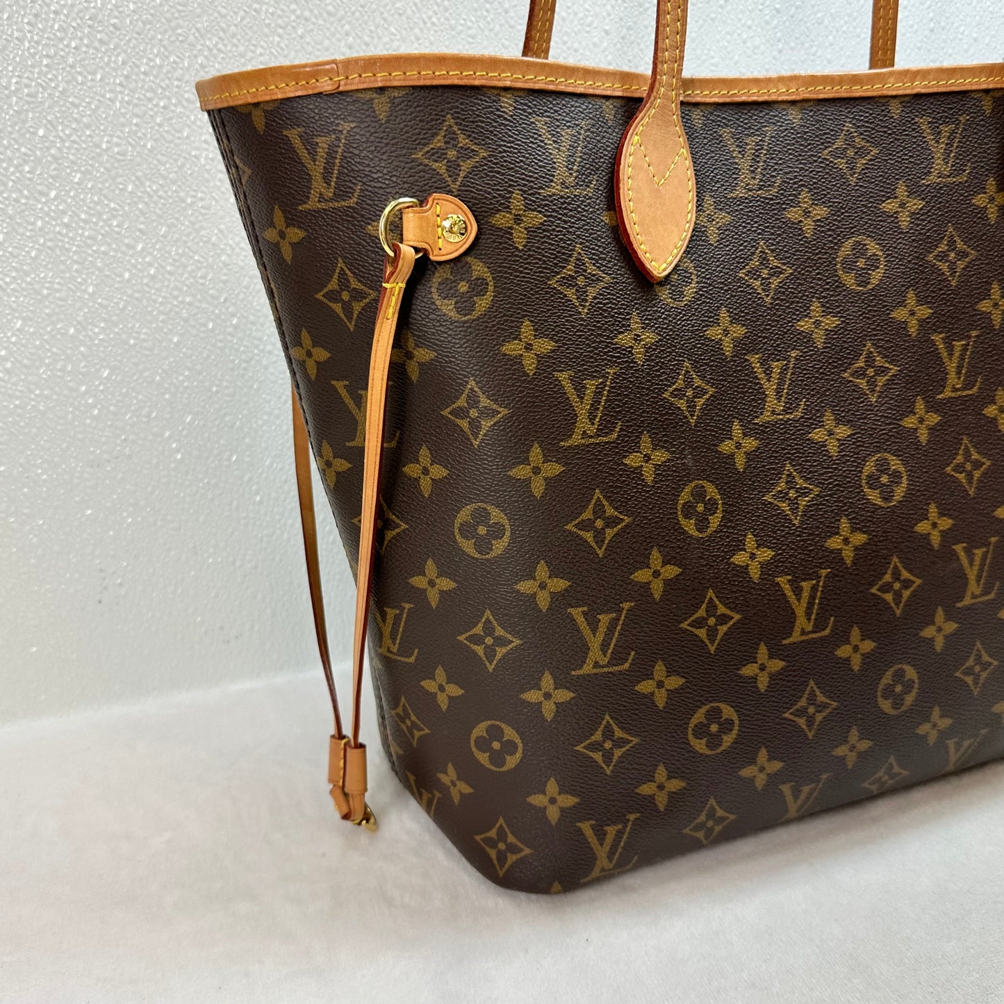 Neverfull MM Handbag Luxury Designer By Louis Vuitton, Size: Medium