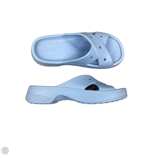 Sandals Flats By Crocs In Blue, Size: 6