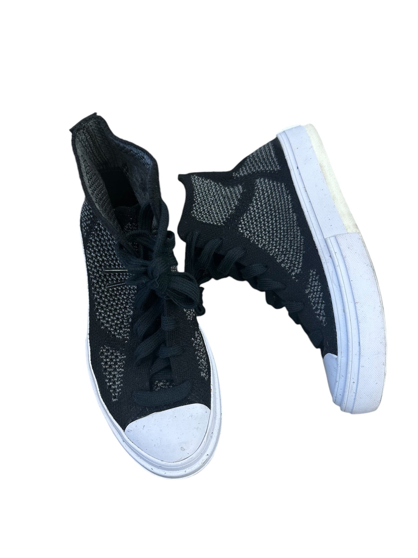 Shoes Sneakers By Converse In Black & Grey, Size: 6