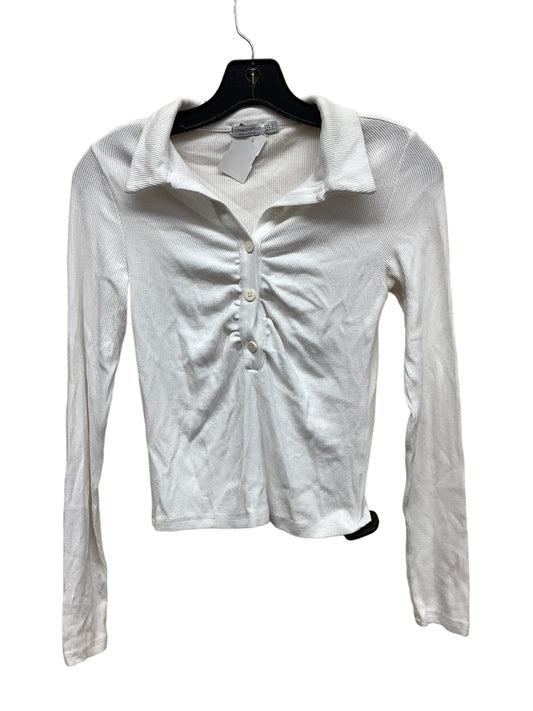 Top Long Sleeve By Clothes Mentor In White, Size: S