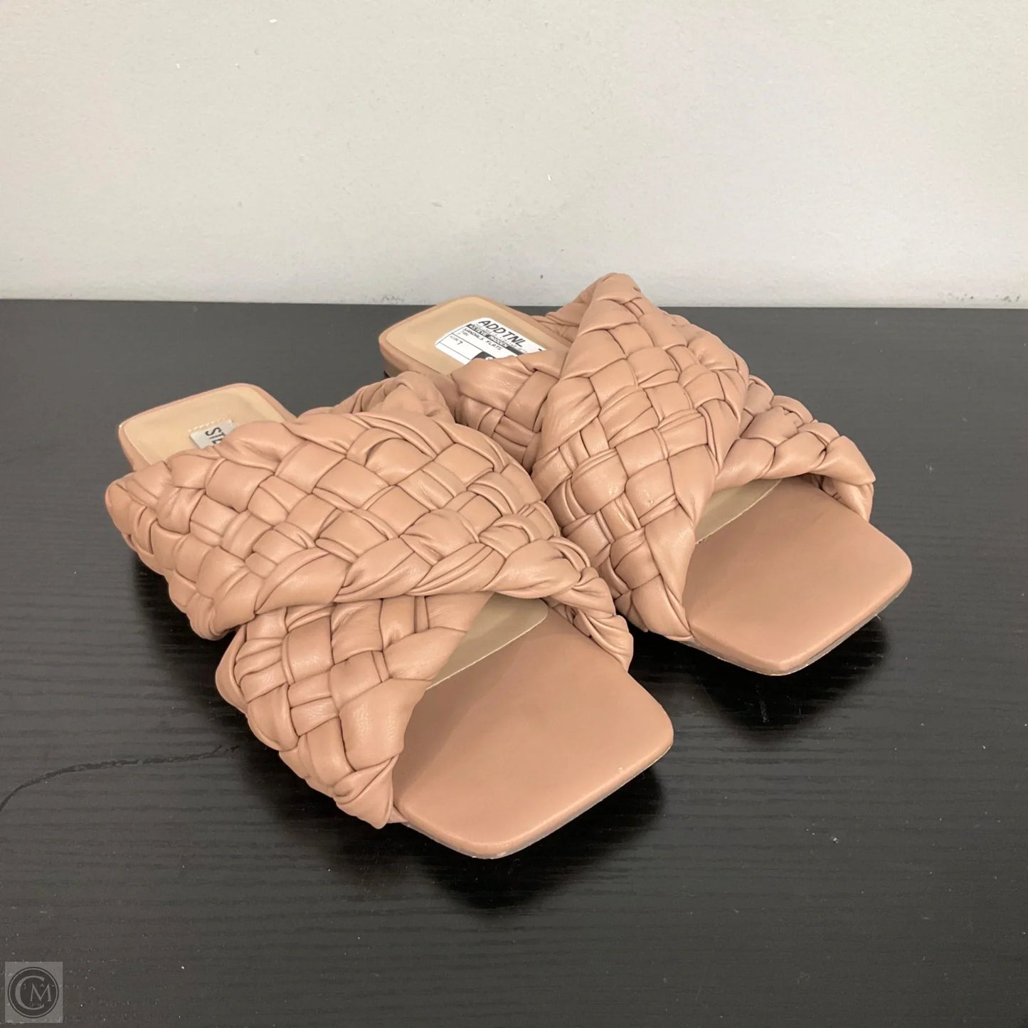 Sandals Flats By Steve Madden In Tan, Size: 7