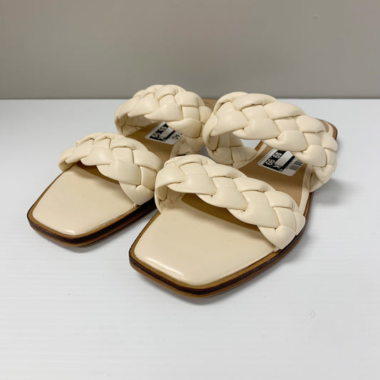 Sandals Flats By Time And Tru In Cream, Size: 8