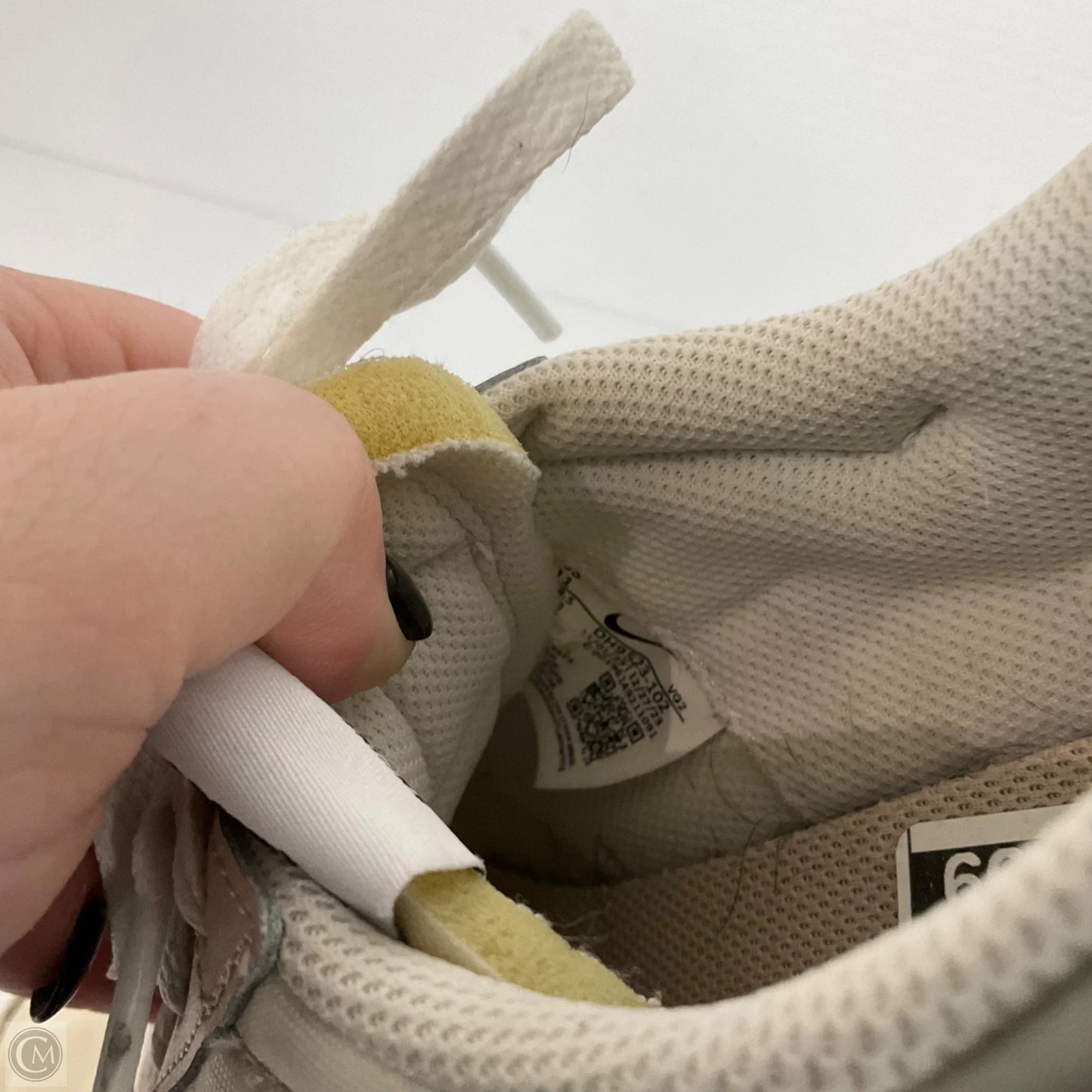 Shoes Athletic By Nike In Cream, Size: 11
