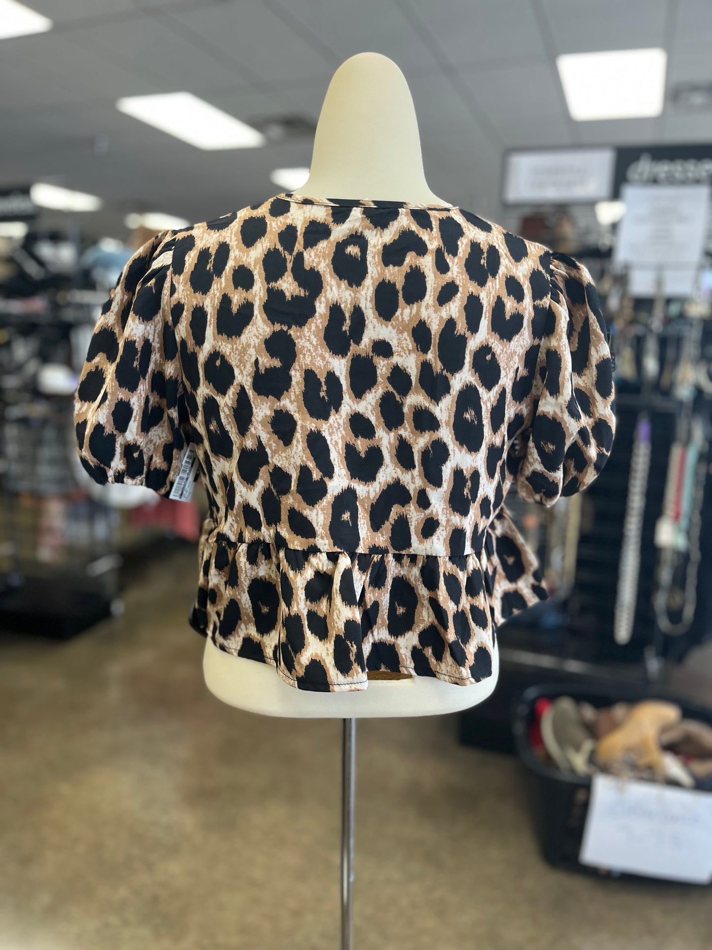 Animal Print Top Short Sleeve Clothes Mentor, Size M