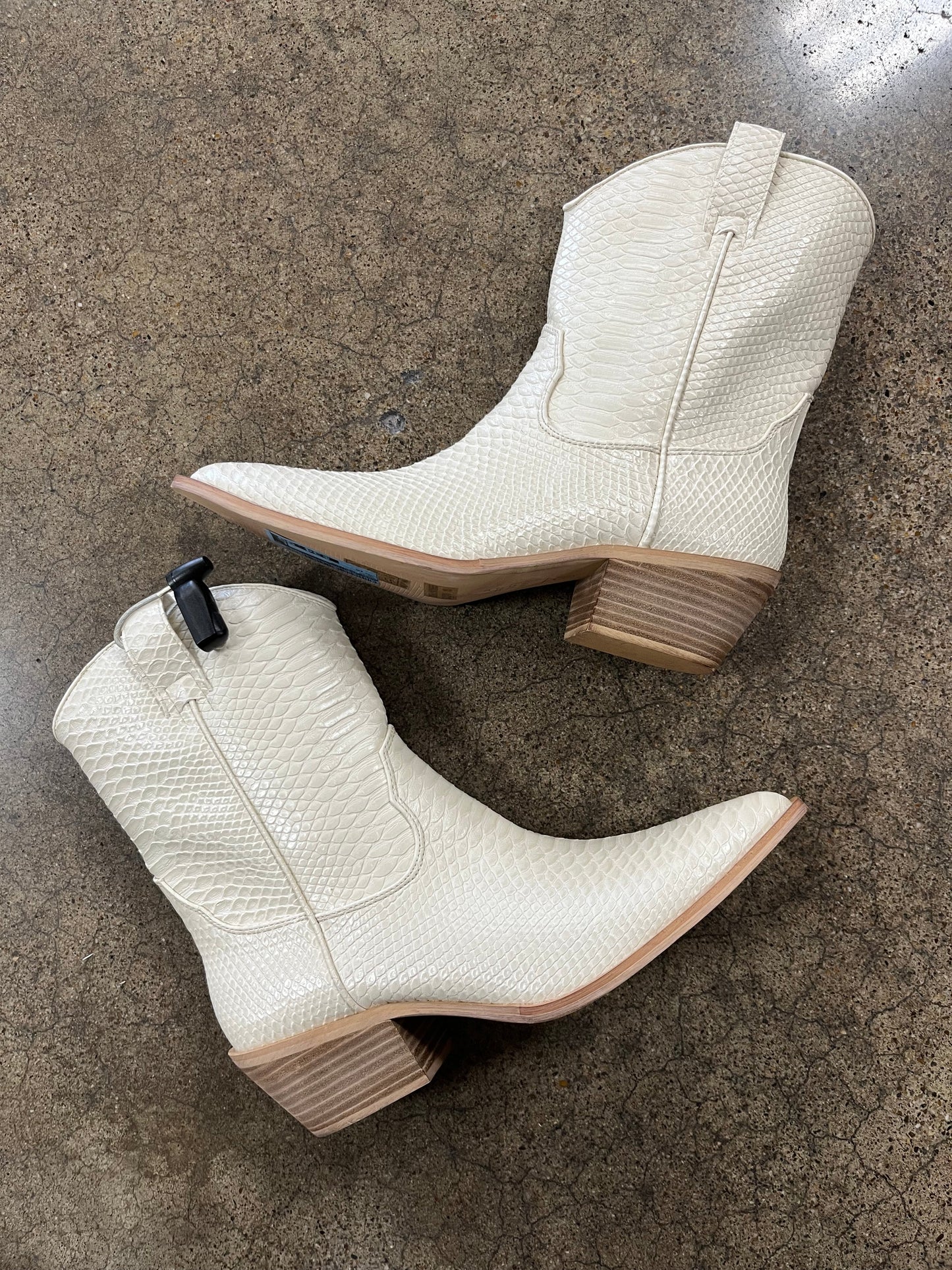 Boots Western By Shu Shop In Cream, Size: 10